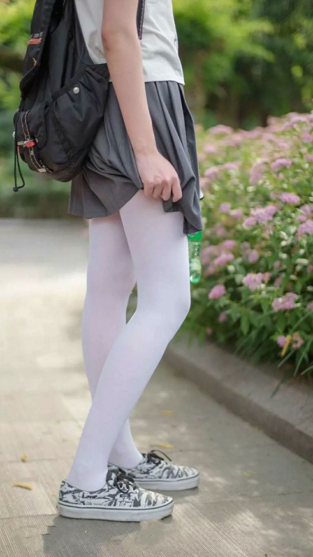 《电竞比赛现场:氛围热烈斗志昂扬》,电竞比赛场景